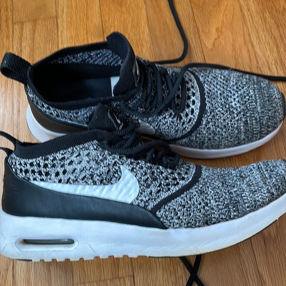 Nike Air Max Thea Ultra Flyknit Womens Sneakers 8 - Picture 2 of 7